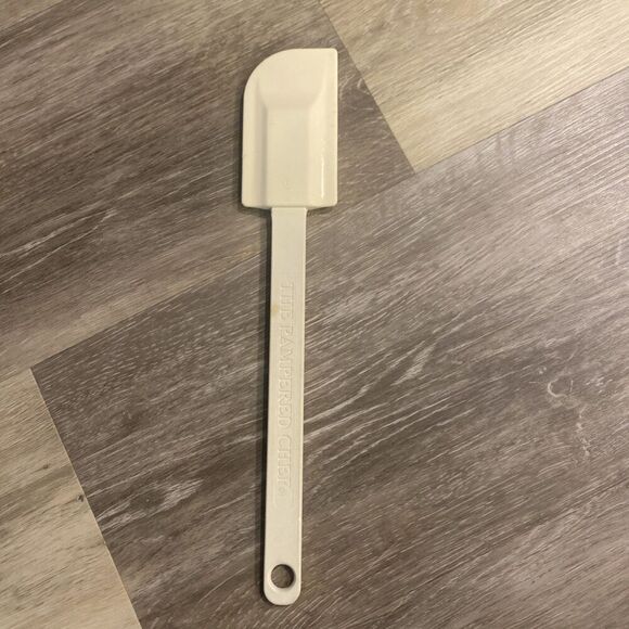Pampered Chef Scraper #1650 11" Spatula Silicone Head DW Safe Made in USA - Picture 1 of 4